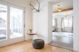 Posteľ alebo postele v izbe v ubytovaní Chalet Happy Family, secluded location, 15 min to salzburg and just short to t lakes sound of music, BBQ&bikes&sunbeds for free, up to 14p