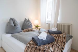 Posteľ alebo postele v izbe v ubytovaní Chalet Happy Family, secluded location, 15 min to salzburg and just short to t lakes sound of music, BBQ&bikes&sunbeds for free, up to 14p