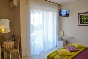 Телевизор и/или развлекательный центр в Hotel Villa Fiorita