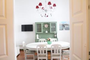 a dining room with a white table and chairs at Hope House in Póvoa de Varzim