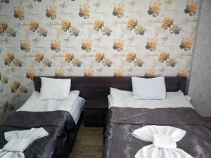 Rúm í herbergi á Hotel Mimino