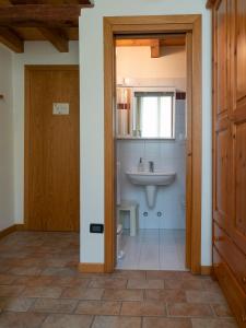 a bathroom with a sink and a toilet at Agriturismo Il Palazzone in Montegalda +57 photos