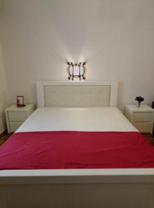 Postel nebo postele na pokoji v ubytování Old Tbilisi Narikala Apartment