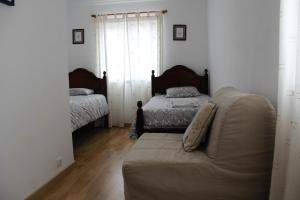 
A bed or beds in a room at Ericeira Beach Apartment
