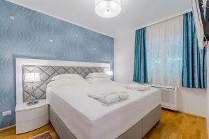 Postel nebo postele na pokoji v ubytování Apartments Villa Camellia - Adults Only + 37 fotografií