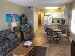 Η κουζίνα ή μικρή κουζίνα στο VacayFun Condos - Caribbean