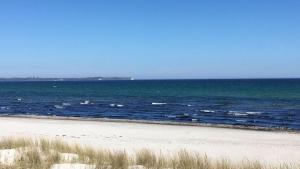 ヴィーク・アウフ・リューゲンにあるAhoiの砂浜からの海の景色