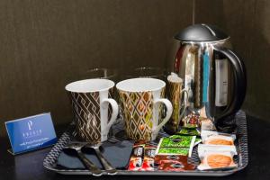 Παροχές για τσάι/καφέ στο The French suites by oneup Hospitality