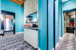 Η κουζίνα ή μικρή κουζίνα στο The French suites by oneup Hospitality
