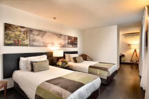 a hotel room with two beds in a room at Hotel Eurotel Providencia in Santiago