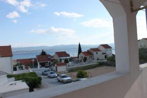 a view of a town with cars parked in a parking lot at Apartments Suzi - parking in Bol