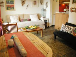 Posedenie v ubytovaní Villa Alkyon - Dreamy 3BR, Pool & BBQ next to Varnavas Beach