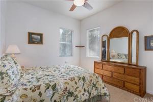 Llit o llits en una habitació de Pine Arbor Retreat