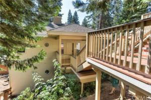 Balkoni atau teres di Pine Arbor Retreat