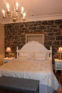 Cama ou camas em um quarto em Manoir Sainte Genevieve