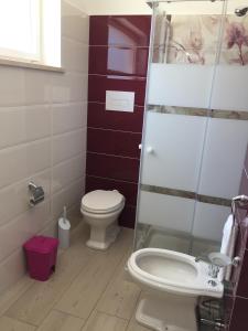 A bathroom at Villa Flo Még 37 kép
