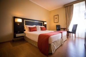 Postel nebo postele na pokoji v ubytování Hotel Talisman + 37 fotografií