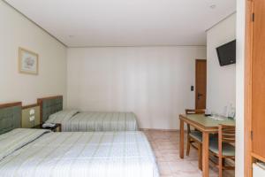 Postel nebo postele na pokoji v ubytování Cinelandia Hotel