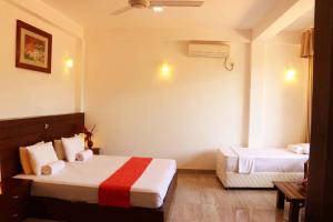 a hotel room with two beds in a room at Villa Royce in Kandy