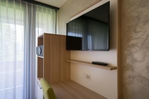 TV a/nebo společenská místnost v ubytování wohnMOTEL - Hinterforst