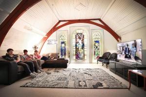 TV a/nebo společenská místnost v ubytování A Tassie Church