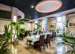 En restaurant eller et andet spisested på Hotel Arsenał