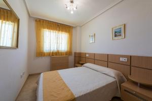 Postel nebo postele na pokoji v ubytování Apartamentos Jardines del Mar II