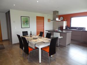 Kuchyň nebo kuchyňský kout v ubytování Sable Et Galets