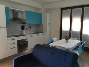 A kitchen or kitchenette at Tempo Di Sole con Serv Spiaggia