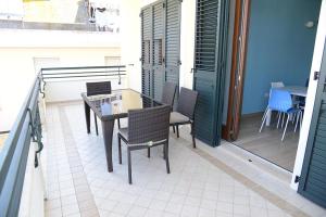 A balcony or terrace at Tempo Di Sole con Serv Spiaggia