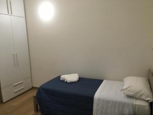 A bed or beds in a room at Tempo Di Sole con Serv Spiaggia