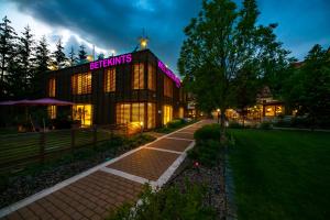 a building with a sign that reads beiants at Betekints Wellness Hotel in Veszprém