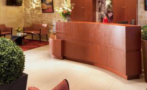 
The lobby or reception area at Hotel Saint Honore

