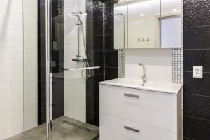 a bathroom with a sink and a shower at udanypobyt Apartament Silver Centrum in Zakopane