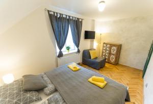 Posteľ alebo postele v izbe v ubytovaní Babylon Apartmány