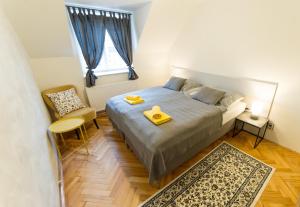 Posteľ alebo postele v izbe v ubytovaní Babylon Apartmány