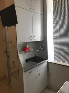 Kuchyňa alebo kuchynka v ubytovaní Studio Larla