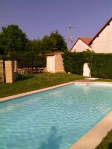 Fotografia z galérie ubytovania Liencres tranquilo con piscina comunitaria v destinácii Liencres