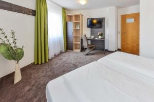 TV a/nebo společenská místnost v ubytování Hotel Günter