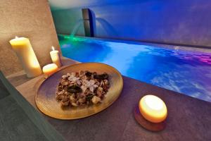 Bazén v ubytovaní Hotel Fado Spa & Restaurant alebo v jeho blízkosti