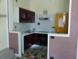 Kuchyňa alebo kuchynka v ubytovaní Conte Romita Apartment + 16 fotografií