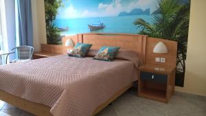Postel nebo postele na pokoji v ubytování Haraki Beach