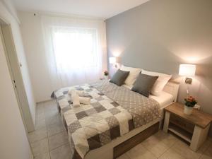 Ένα ή περισσότερα κρεβάτια σε δωμάτιο στο Holiday Home in Bibinje near Beach