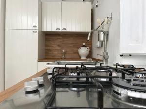 a kitchen with a stove top oven in a kitchen at Cortile Suez in San Giovanni Gemini