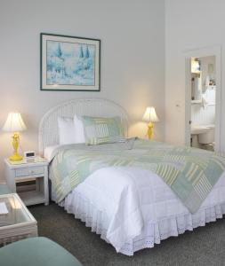 Un pat sau paturi într-o cameră la Red Horse Inn