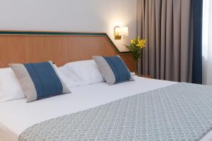 Postel nebo postele na pokoji v ubytování Hotel Praga