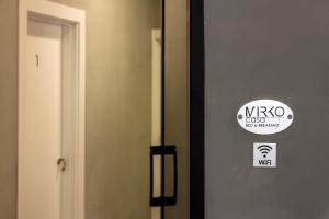 Certifikát, hodnocení, plakát nebo jiný dokument vystavený v ubytování Casa Mirko - B & B con stazione ricarica auto elettriche parcheggio privato auto moto biciclette