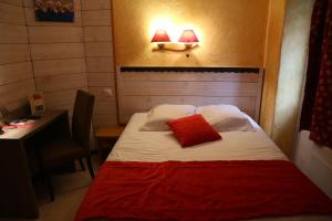 Postel nebo postele na pokoji v ubytování Hôtel l'Edelweiss