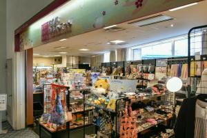 酒店内部或周边的超市或其他商店