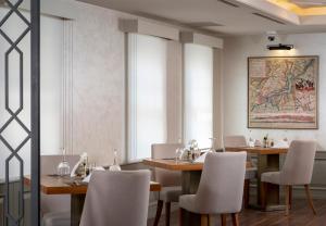 A seating area at Millennium Istanbul Golden Horn